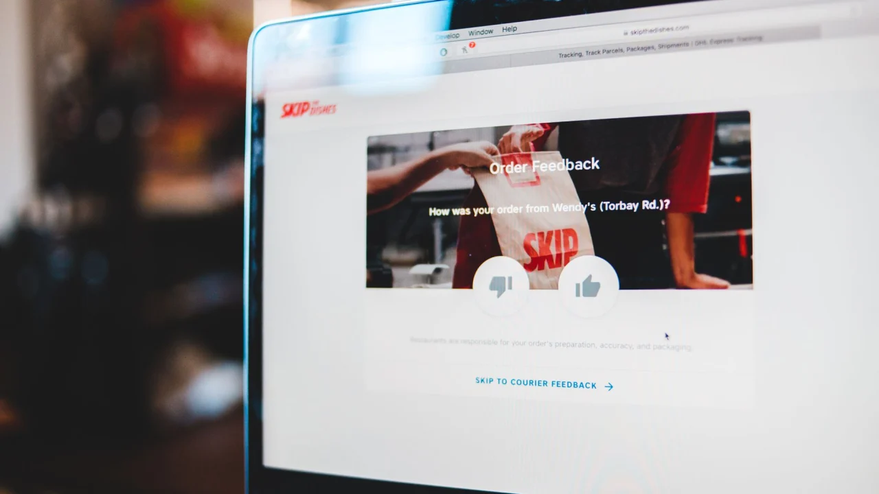 Recenzije proizvoda i društveni dokaz u online prodaji